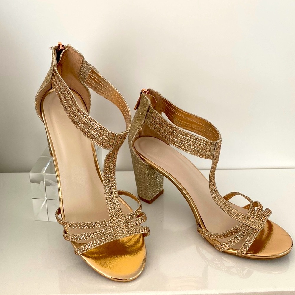 Rose gold studded block heels Davids Bridal Everly Size 8